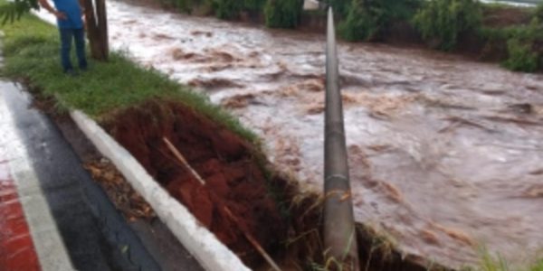 Rio Bauru tem sido impactado pelas chuvas; no dia 27 de novembro, o canal quase transbordou / Fonte: Defesa Civil/Divulgação