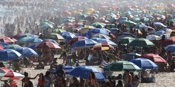 Banhistas na praia de Ipanema, zona sul do Rio de Janeiro
Foto: Wilton Júnior/Estadão Conteúdo (30.ago.2020)