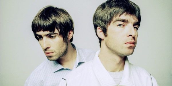 Liam e Noel Gallagher, líderes da banda de rock britânica Oasis • Reprodução