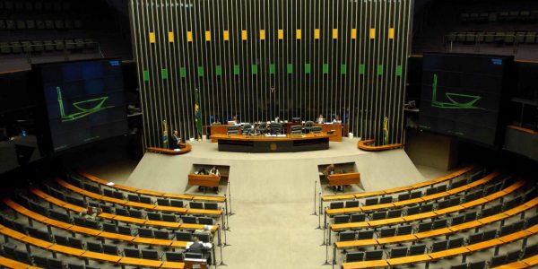 Plenário da Câmara dos Deputados: Câmara aprova MP de redução de jornada e salário e um dos destaques afirma que sindicatos não precisam homologar demissões
Foto: Wilson Dias - 2.abr.2015/ Agência Brasil