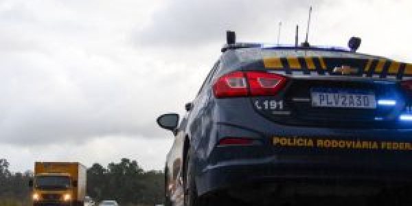 A Polícia Rodoviária Federal (PRF) informa que todas as rodovias federais na Bahia encontram-se com o livre fluxo de veículos, não havendo nenhum ponto de retenção total ou parcial