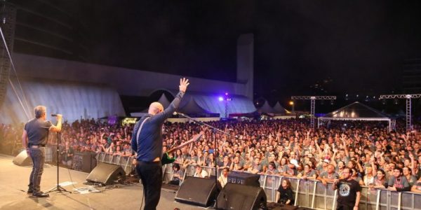 14/05/17- São Paulo- SP, Brasil-  A noite do último sábado (13) no Memorial a América Latina foi única. Alegria, satisfação por participar das provas de 5km e 10km e da caminhada de 3km, e música de qualidade, com as bandas Warriors e IRA!, marcaram a quinta edição da Rolling Stone Music&Run São Paulo. Cerca de oito mil atletas/fãs fizeram parte de incrível e bem-sucedida união entre esporte e entretenimento, numa realização da Revista Rolling Stone com organização da Yescom. Foto: MidiaSport