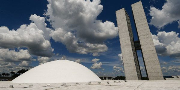 Cúpula e edíficio principal do Senado Federal: medida é vista como uma forma de preservar empregos e renda
Foto: Marcos Oliveira/Agência Senado