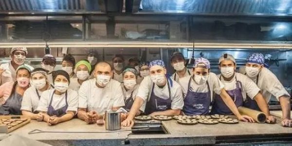 Equipe do restaurante A Casa do Porco, em São Paulo
Foto: Instagram/ Reprodução