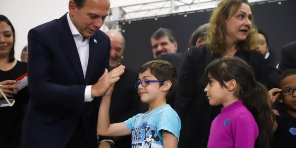 O Governador do Estado de São Paulo, João Doria, Participa da cerimônia de assinatura de convênios + Anúncio de aquisição de aparelho de ressonância magnética para o Hospital Estadual de Bauru + Entrega dos óculos para crianças do ensino fundamental do programa “Visão do Futuro”. Local: Bauru/SP. Data: 15/08/2019. Foto: Governo do Estado de São Paulo.