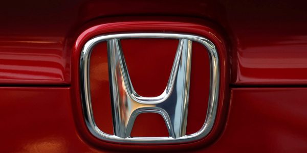 Logo da montadora Honda em veículo: empresa japonesa quer revolucionar mercado de carros autônomos
Foto: Kim Kyung-Hoon/Reuters