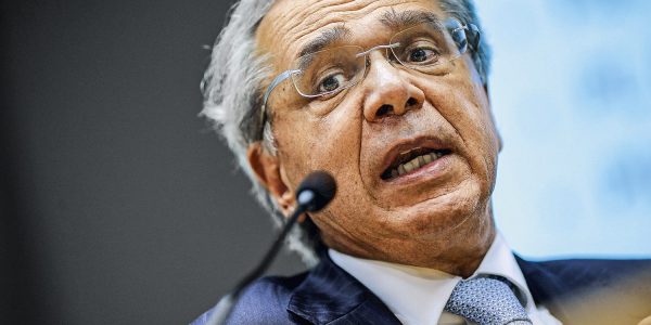 O ministro da Economia, Paulo Guedes, declarou que lucros e dividendos certamente serão tributados.