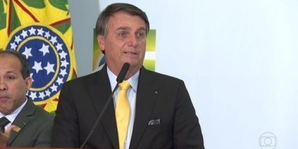 Presidente Jair Bolsonaro tem dito, em discursos, que vacinação contra a Covid-19 não será obrigatória