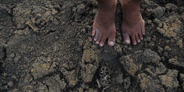 Quixadá - Estiagem no reservatório conhecido como Açude da Pista, que abastecia moradores da comunidade Engano, no distrito de Riacho Verde, em Quixadá, sertão central do Ceará.