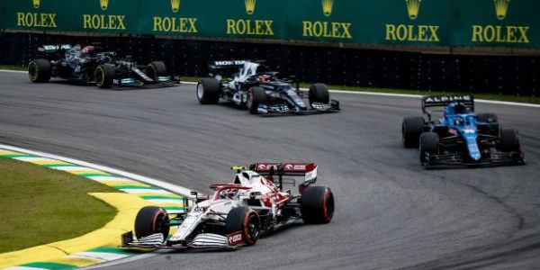 O piloto italiano Antonio Giovannazi da equipe Alpha Romeo durante a Sprint Race do Grande Prêmio São Paulo

Crédito: Foto: DUDA BAIRROS/AGIF - AGÊNCIA DE FOTOGRAFIA/AGIF - AGÊNCIA DE FOTOGRAFIA/ESTADÃO CONTEÚDO