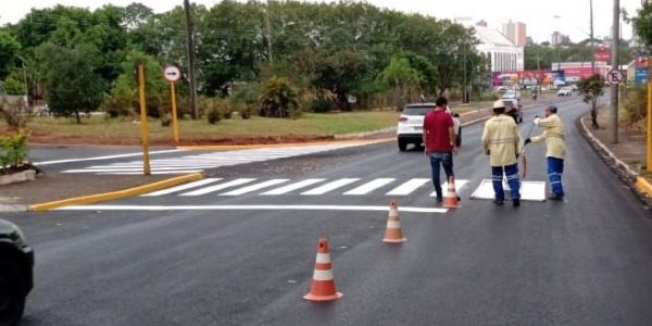 Avenida-Ambleto-Bertolucci-praca-relogio-primaz-chujiro-otake-faixa-pedestre-transito[1]