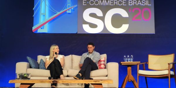 Fabiana Klix, CEO da Klix Jóias, e Daniel Paz, Marketing para pequenas empresas do Facebook Brasil durante a Conferência Santa Catarina 2020.