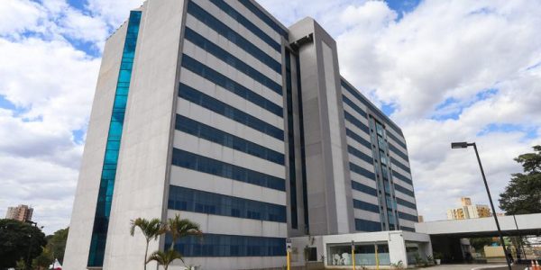 O Hospital das Clínicas funciona, atualmente, com 40 leitos destinados a pacientes com COVID-19; contrato de gestão finda no início de outubro