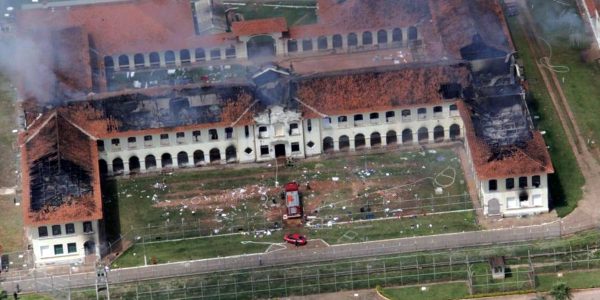 Imagens aéreas mostram a destruição no Centro de Progressão Penitenciária (CPP) 3, o antigo IPA