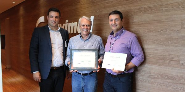 Lucas Witzler, diretor da Witzler Energia, com Antonio Iachel Marques, presidente da Servimed, e Rodrigo Ramos, gerente Patrimonial da Servimed