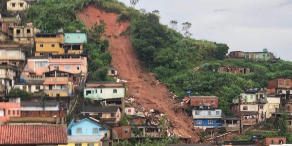 Destruição causada pela chuva no município de Petrópolis, na região serrana do Rio de Janeiro, na manhã desta quarta-feira, 16.