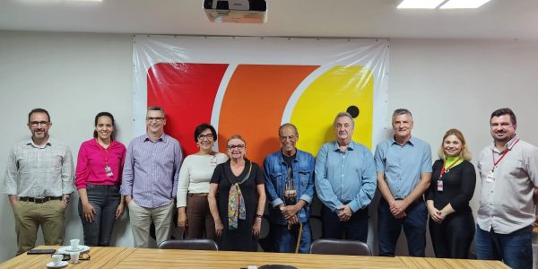 Na foto, Dr. Christiano, Lilian Dornelas, Dr. Luciano, Maria Estela, Bete Nardi, João Bidu, Dr. Marcus, Evandro, Marcela e Luís Fernando