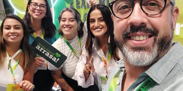 Os representantes da Unimed Bauru: Rubiane Fonseca, Gabriela Cossoniche, Nicole Moura, Márcia Palhacci e Fábio Delboni