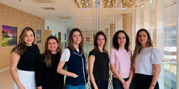 Equipe do Programa Bem Nutrir: Adna Mayara de Oliveira Santos (fisioterapeuta); Andreia Rodrigues de Lima (recepcionista); Thais Pereira Cândido (enfermeira); Mariana Inri de Carvalho Toma (nutricionista); Natalia Mangili Silva (psicóloga) e Thais Lima Magion Marmontel (nutricionista)