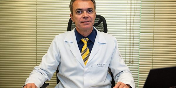 ANDRÉ SAAB - Médico cardiologista – CRM 82950, sócio proprietário da Yallon Clínica Médica. Membro efetivo da American Heart Association e da European Society of Cardiology.