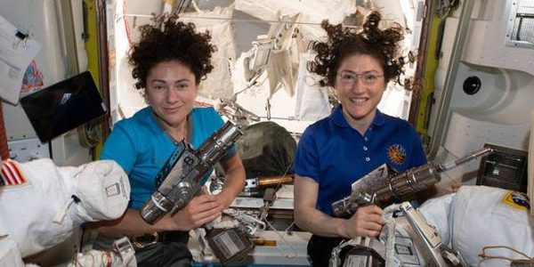 Astronautas da Nasa Jessica Meir (esq.) e Christina Koch (dir.) (Foto: Divulgação/Nasa)