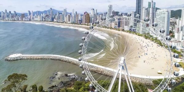 FG Big Wheel: Roda gigante em Balneário Camboriú (SC) tem 65 metros de diâmetro e vista panorâmica nas cabines
Foto: Divulgação