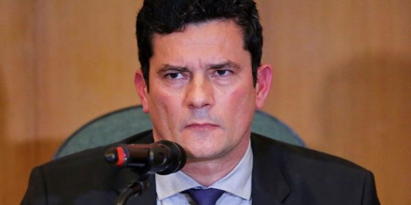 Brazilian Federal Judge Sergio Moro, incoming Brazilian Justice and Public Security Minister, gestures a press conference at the Federal Justice Court in Curitiba, Brazil on November 06, 2018. (Photo by Heuler Andrey / AFP)