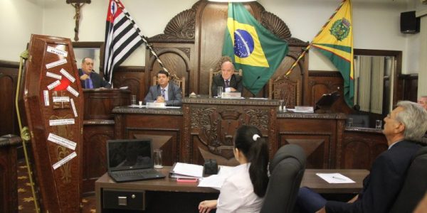 Sessão da Cãmara
Sandro Bussola