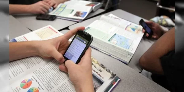 Celular já estava proibído em escolas do RJ
Reprodução