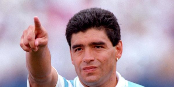 diego-maradona-com-a-camisa-da-selacao-argentina-na-copa-de-1994-1604515915668_v2_900x506[1]