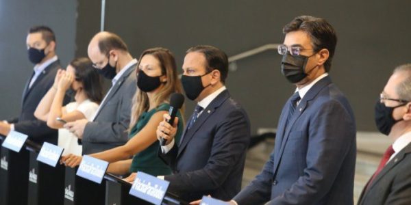 Em coletiva de imprensa, com novos dados, governador sinaliza fim de restrição para comércio à noite e no fim de semana (Foto: Divulgação/Governo do Estado de São Paulo)