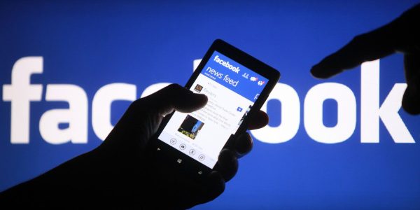 A smartphone user shows the Facebook application on his phone in the central Bosnian town of Zenica, in this photo illustration, May 2, 2013. Facebook Inc said July 24, 2013 that revenue in the second quarter was $1.813 billion, compared to $1.184 billion in the year ago period.  REUTERS/Dado Ruvic /Files (BOSNIA AND HERZEGOVINA - Tags: SOCIETY SCIENCE TECHNOLOGY BUSINESS)