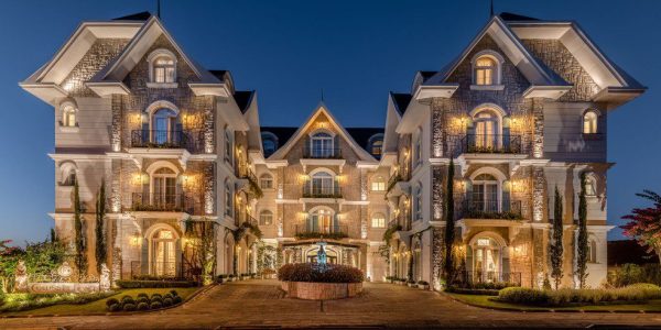 Fachada do Hotel Colline de France, em Gramado, é inspirada na arquitetura de hotéis da França — Foto: Felipe Valduga/Divulgação