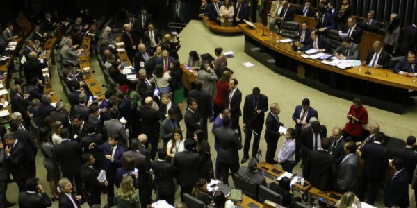 O  presidente da Câmara dos Deputados , Rodrigo Maia, durante sessão para análise de emendas à Reforma no plenário da Câmara dos Deputados
