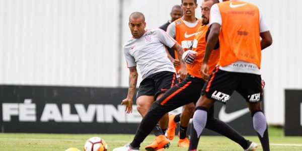 SP - FUTEBOL-CORINTHIANS-TREINO - ESPORTES - Jogador Emerson Sheik durante treino do Corinthians no CT Dr. Joaquim Grava, em São Paulo (SP), nesta segunda-feira (26). A equipe se prepara para enfrentar o Milionarios pela Copa Libertadores. 26/02/2018 - Foto: PETER LEONE/FUTURA PRESS/FUTURA PRESS/ESTADÃO CONTEÚDO