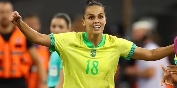 gabi-portilho-comemora-gol-do-brasil-20156_800x450[1]