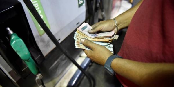 Venezuela: paradoxo é que, com a gasolina mais barata do mundo, os venezuelanos enfrentam ciclos de escassez, (Carlos Becerra/Getty Images)