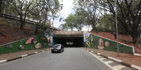 São Paulo- SP, Brasil- 01/11/2014- Grafitteiros refazem painel de grafitte no túnel Rebouças. Na foto, a saída do túnel Roberto Melhem. Foto: Oswaldo Corneti/ Fotos Públicas