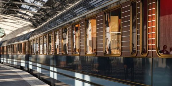 Lado externo do Orient Express La Dolce Vita, que será lançado em 2023. Veja imagens

Crédito: Cortesia Orient Express La Dolce Vita/Accor/Dimorestudio