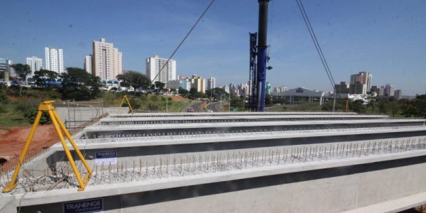 Interdição da av. Nações Unidas sentido centro-bairros devido as obras