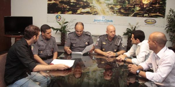 Dia com a PM no Bauru Shopping
na foto, Daniel Silva lima, cb. Lúcio Domingos Carneiro Klein, cap. Bruno Mandaliti, major Fabiano Serpa, Ivan Mouta, Gilberto Silva Costa