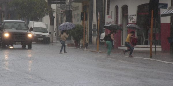 Chuva na cidade
rua Araújo Leite q-10