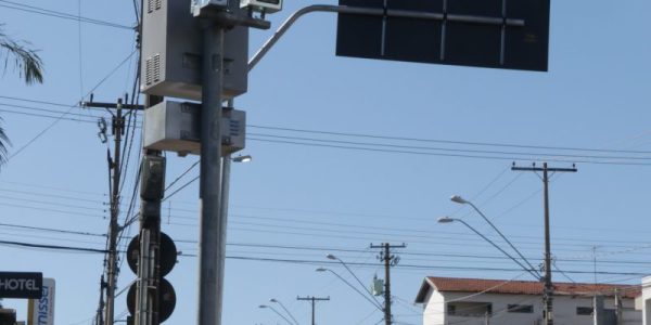 A Emdurb colocou os aparelhos nos mesmos pontos onde já havia a fiscalização de velocidade; na foto, a Duque de Caxias / Foto: Malavolta Jr.