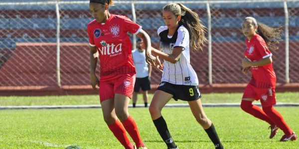 Volante Miriam, em jogo no Alfredão, contra Franca / Foto: Bruno Freitas/Noroeste