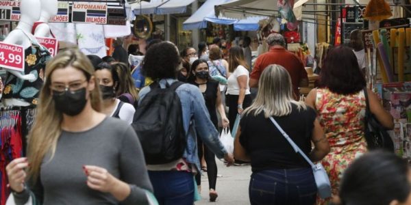 Comércio varejista nas ruas do Polo Saara, centro do Rio de Janeiro.
Fernando Frazão/Agência Brasil