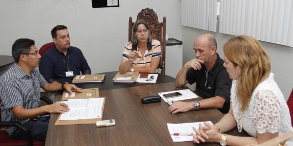 Reunião com a Secretaria de Desenvolvimento Econômico, Turismo 
Luiz Carlos Rodrigues, Rafael Rosalin, Telma Regina Cunha Gobbi, Benddito Meira e Aline Fogolin