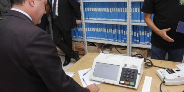 Simulação de Voto na Urna Eletrônica