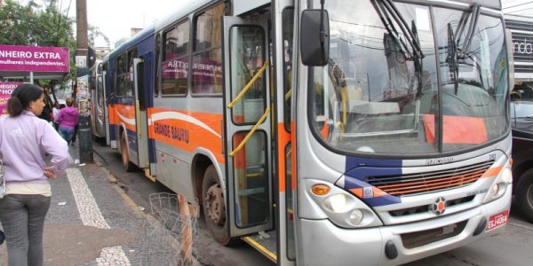 O transporte coletivo terá que reforçar as linhas com maior demanda nos horários de pico