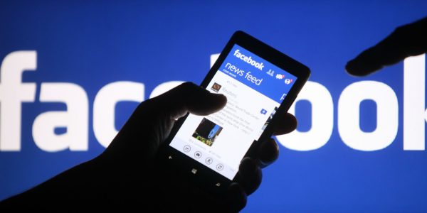 Facebook anunciou que está lançando um recurso que permitirá aos usuários transmitir ao vivo uma videoconferência