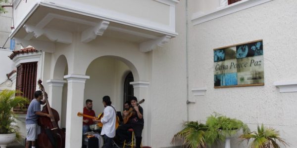 Casa  Ponce Paz.
Feira Grátis da Gratidão. Pessoas levam e fazem troca de materias como livro ,roupas , sapatos e etc.
Quinteto Imaginário